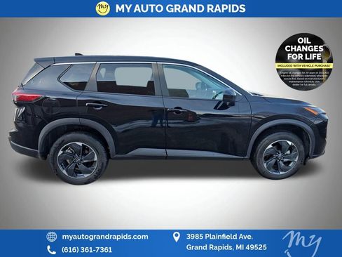 Used 2025 Nissan Rogue SV image 8