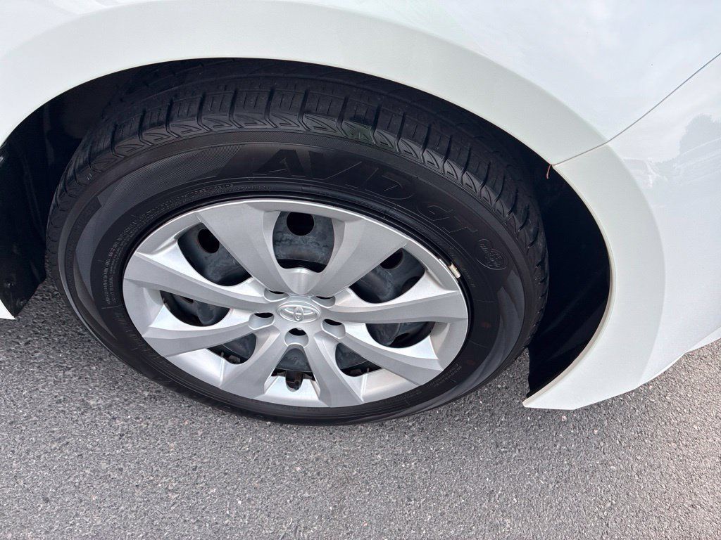 Used 2025 Toyota Corolla LE FWD image 22