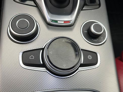 Used 2023 Alfa Romeo Stelvio Veloce AWD/4WD image 22