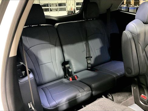 Used 2019 Buick Enclave Essence image 28