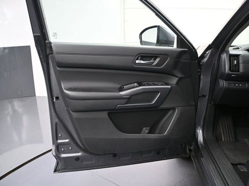 Used 2024 Nissan Pathfinder SL AWD/4WD image 8