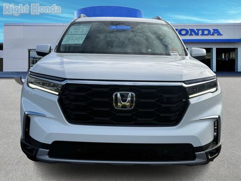 Certified 2025 Honda Pilot Touring image 6