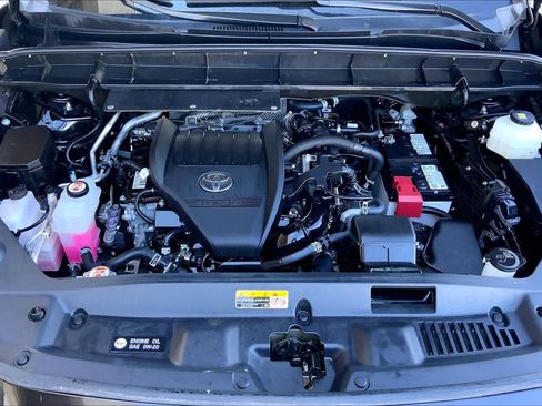 Certified 2024 Toyota Highlander LE image 31