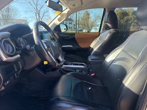 Used 2017 Toyota Tacoma SR5 image 15