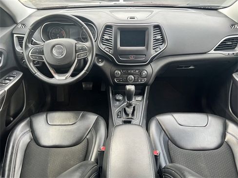 Used 2019 Jeep Cherokee Latitude Plus image 3