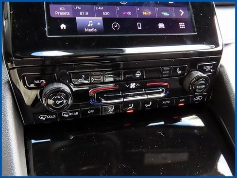 New 2025 Jeep Grand Cherokee L Altitude image 18