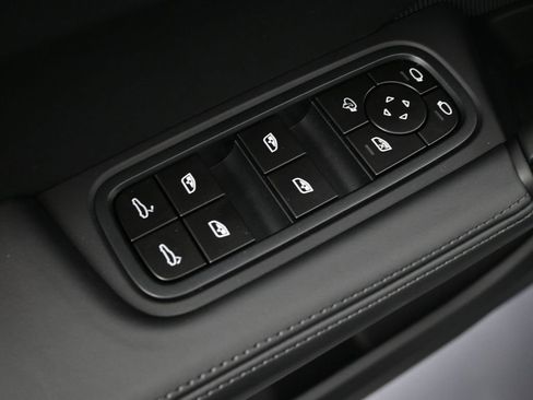 New 2026 Porsche Cayenne image 18