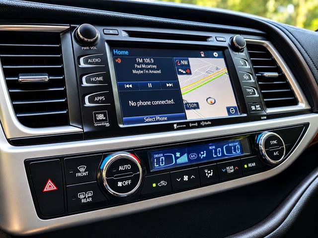 Used 2018 Toyota Highlander Limited FWD image 16