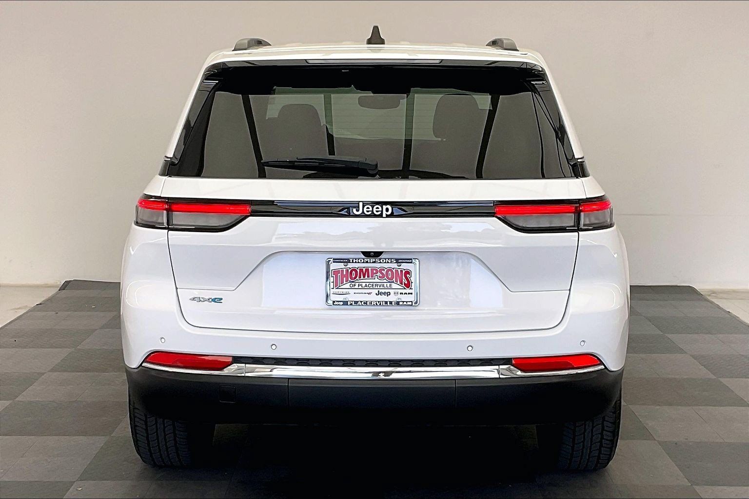 Used 2024 Jeep Grand Cherokee Limited 4xe AWD/4WD image 3
