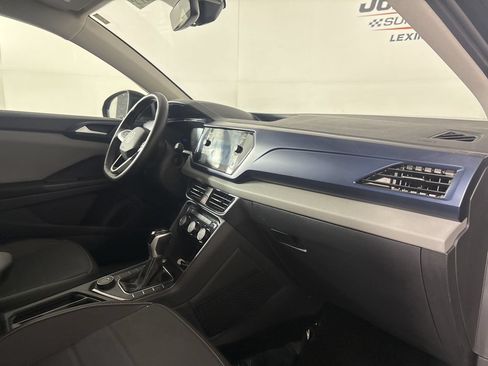 Used 2023 Volkswagen Taos SE w/ Panoramic Sunroof Package AWD/4WD image 32