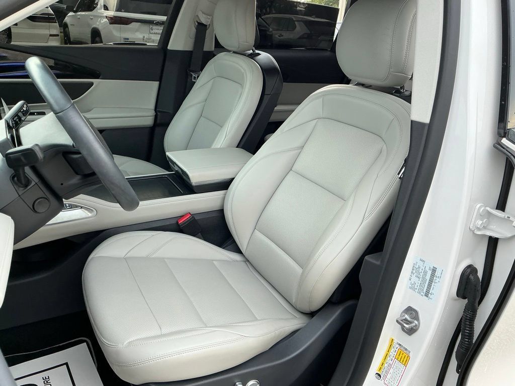Used 2026 Lincoln Nautilus Premier AWD/4WD image 34