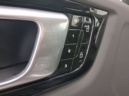 Used 2021 Porsche Cayenne image 15