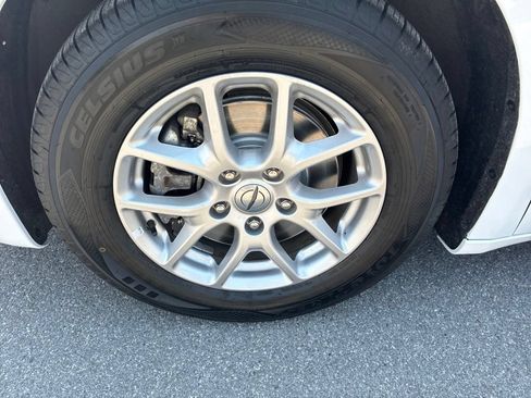 Used 2024 Chrysler Pacifica Touring-L FWD image 19