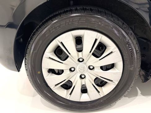 Used 2013 Toyota Yaris LE image 25