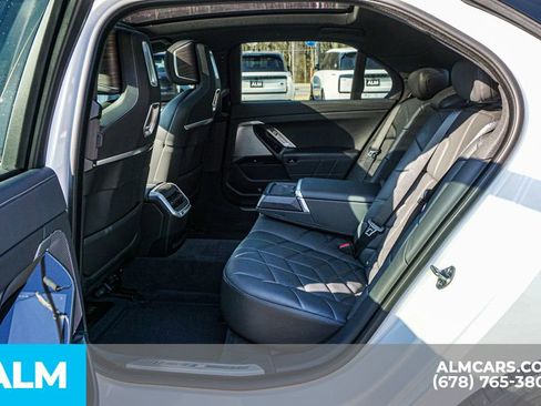 Used 2023 BMW 740i image 20