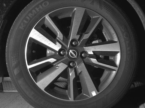 Used 2025 Nissan Versa SV FWD image 13