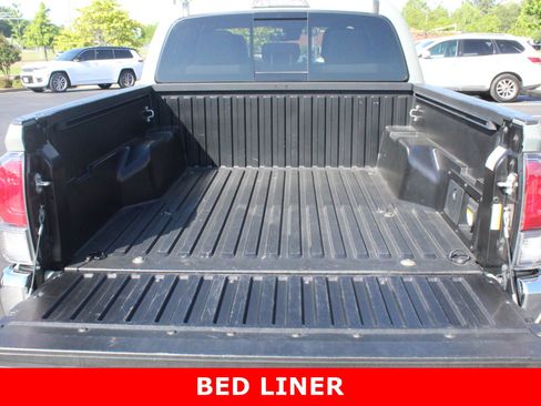 Used 2022 Toyota Tacoma TRD Off-Road AWD/4WD image 8