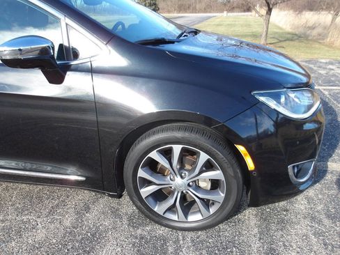 Used 2018 Chrysler Pacifica Limited w/ Tire & Wheel Group image 39