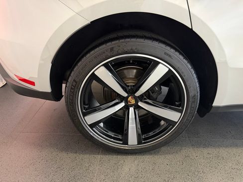 Certified 2026 Porsche Macan AWD/4WD image 12