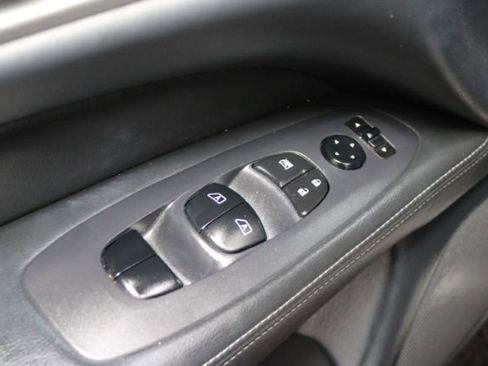 Used 2018 Nissan Pathfinder SL w/ Midnight Edition Package FWD image 10