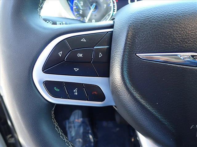 Used 2023 Chrysler Pacifica Touring-L AWD/4WD image 16