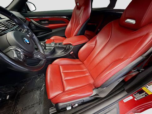 Used 2017 BMW M4 Convertible image 11