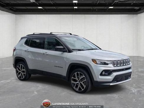 Used 2025 Jeep Compass Limited AWD/4WD image 7