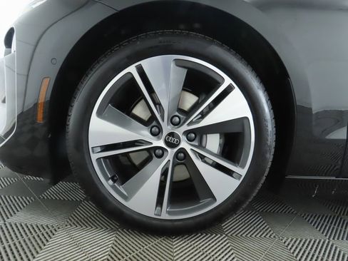 Used 2025 Audi A6 e-tron Premium Plus w/ Premium Plus image 32