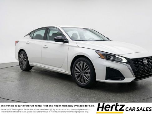 Used 2025 Nissan Altima 2.5 SV image 1