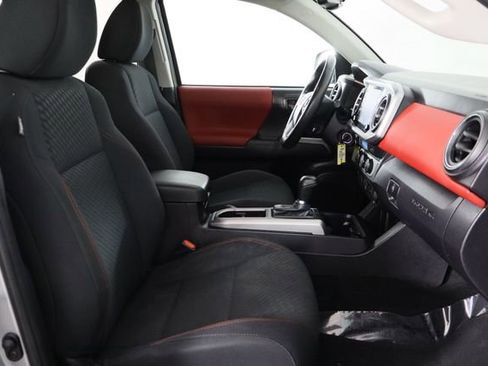 Used 2022 Toyota Tacoma TRD Sport image 17