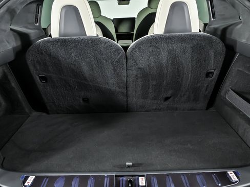 Used 2023 Tesla Model X Plaid image 15