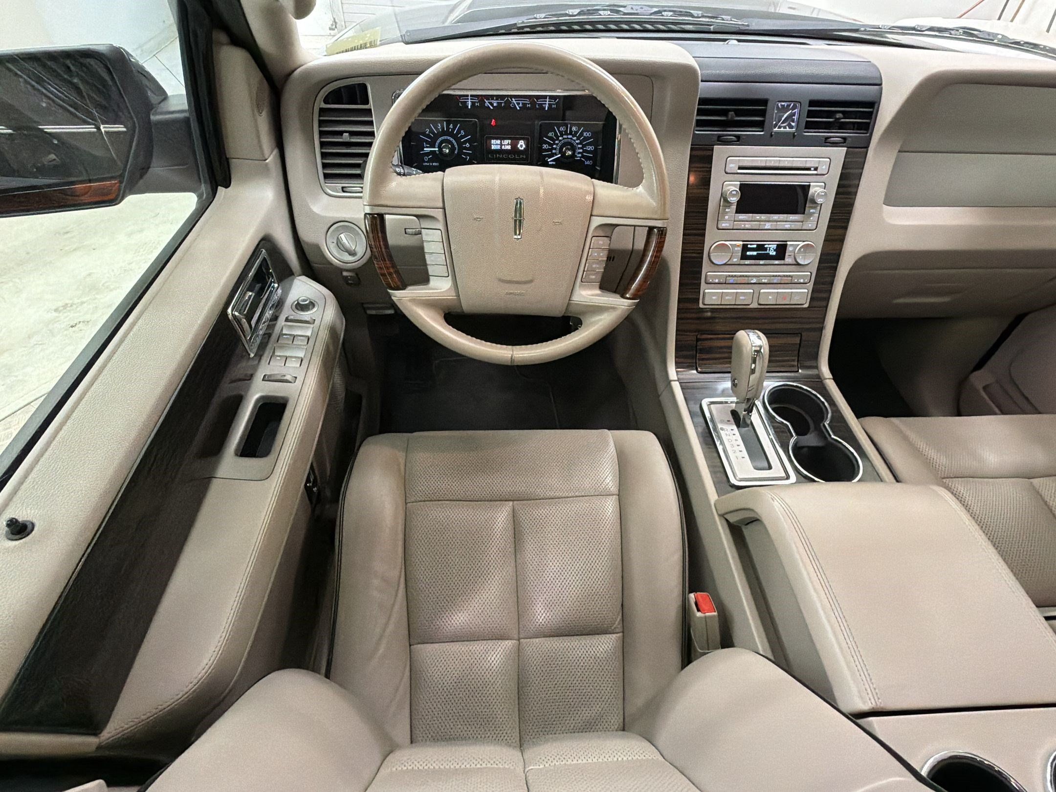 Used 2007 Lincoln Navigator 2WD image 28