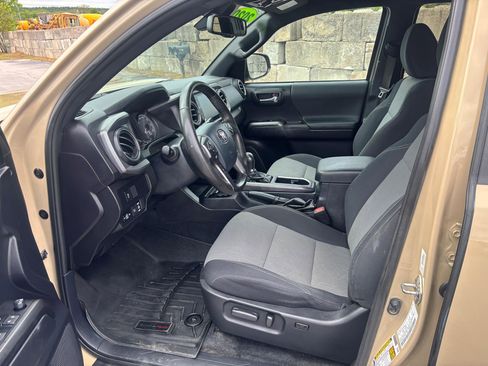 Used 2020 Toyota Tacoma TRD Off-Road AWD/4WD image 9
