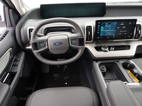 New 2026 Ford Expedition Active image 17