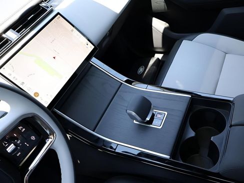 New 2026 Land Rover Range Rover Velar Dynamic SE image 21