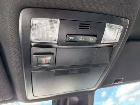 Used 2021 Toyota Tacoma TRD Sport w/ Technology Package image 15