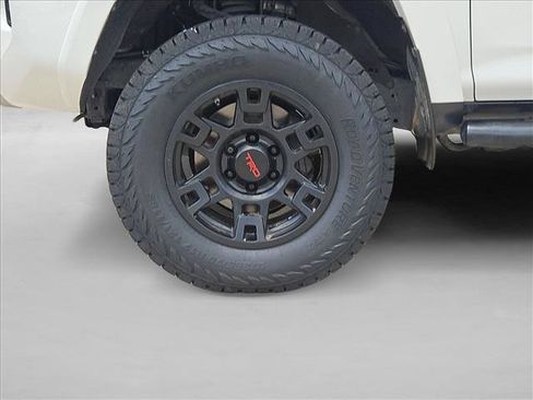 Used 2018 Toyota 4Runner TRD Off-Road Premium AWD/4WD image 22