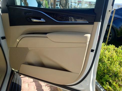 Used 2021 Cadillac Escalade ESV Premium Luxury image 13