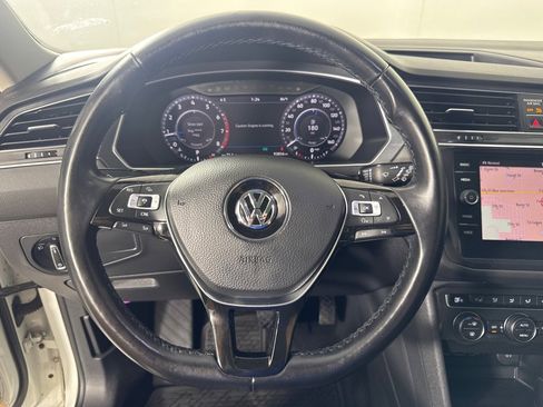 Used 2018 Volkswagen Tiguan SEL Premium image 18