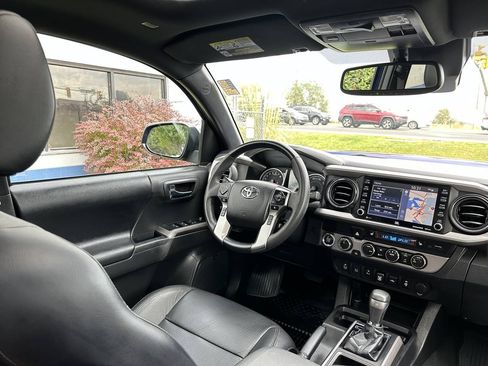 Used 2022 Toyota Tacoma Limited AWD/4WD image 30