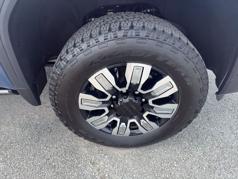 Used 2025 GMC Sierra 3500 Denali w/ Denali Reserve Package AWD/4WD image 3