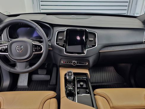 Certified 2024 Volvo XC90 T8 Ultimate w/ Protection Package Premier image 27