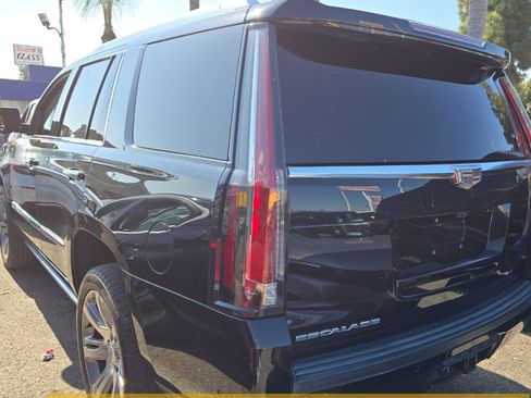 Used 2018 Cadillac Escalade Premium Luxury image 10