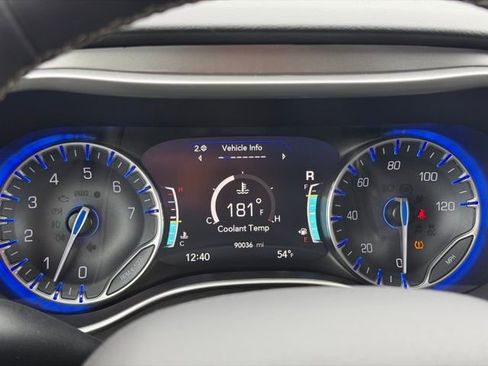 Used 2022 Chrysler Pacifica Touring-L FWD image 25