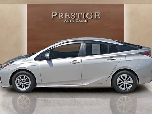 Used 2017 Toyota Prius Three w/ Advanced Technology Package FWD image 16