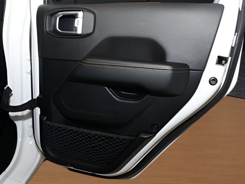 Used 2021 Jeep Wrangler Unlimited Sahara image 27