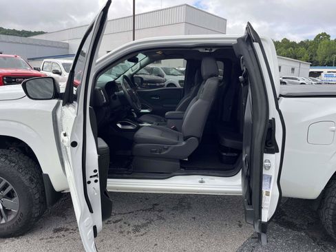 Used 2025 Nissan Frontier SV w/ SV Convenience Package AWD/4WD image 19