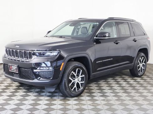 Used 2023 Jeep Grand Cherokee Limited AWD/4WD image 10