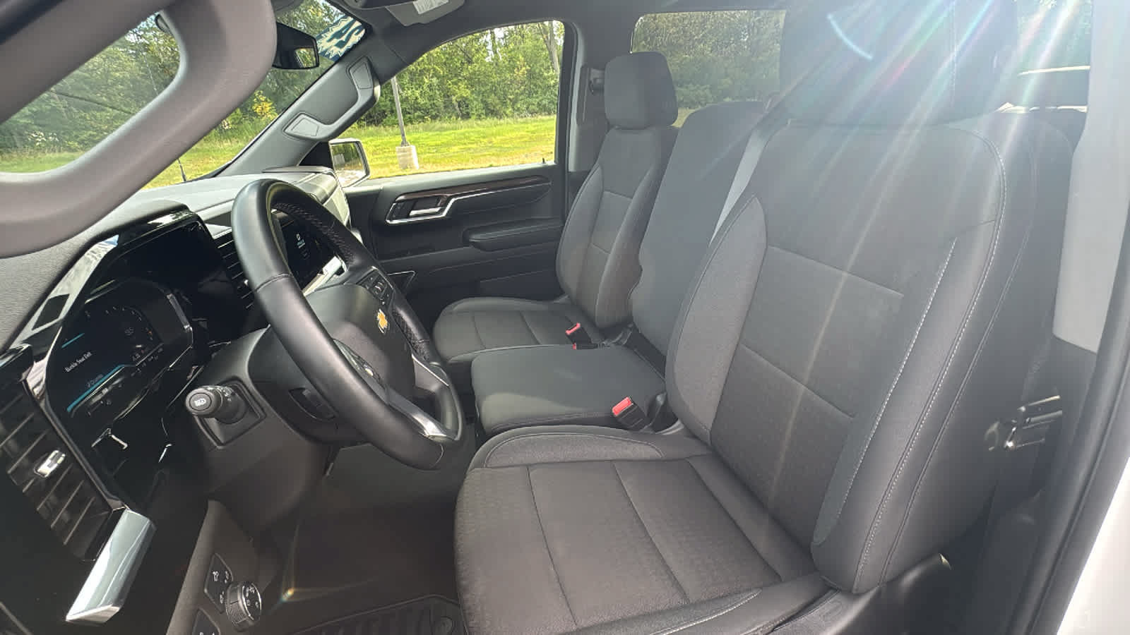 Used 2024 Chevrolet Silverado 1500 LT AWD/4WD image 23