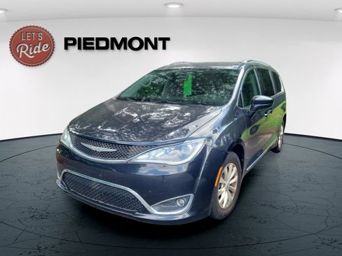 Used 2017 Chrysler Pacifica Touring-L FWD image 1